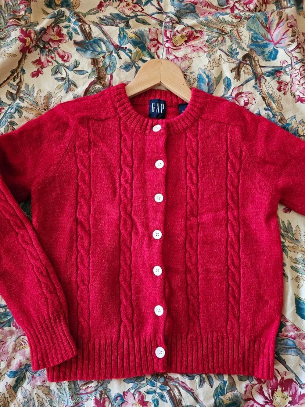 beautiful red 100% Wool Gap Vintage Cardigan excellent condition VERY small